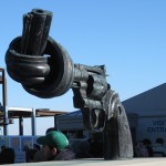 UNO-Gebäude in New York: Der UNO-Revolver ist zumindest in Libyen entsichert.